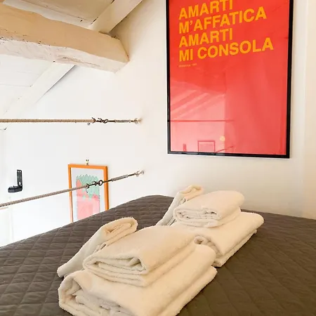 아파트 The Artful Flat